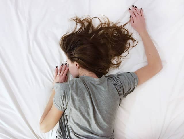 how to cool down a room fast sleeping on cotton sheets,pillows