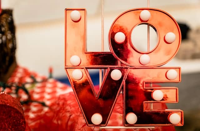 love letters with retro bulbs