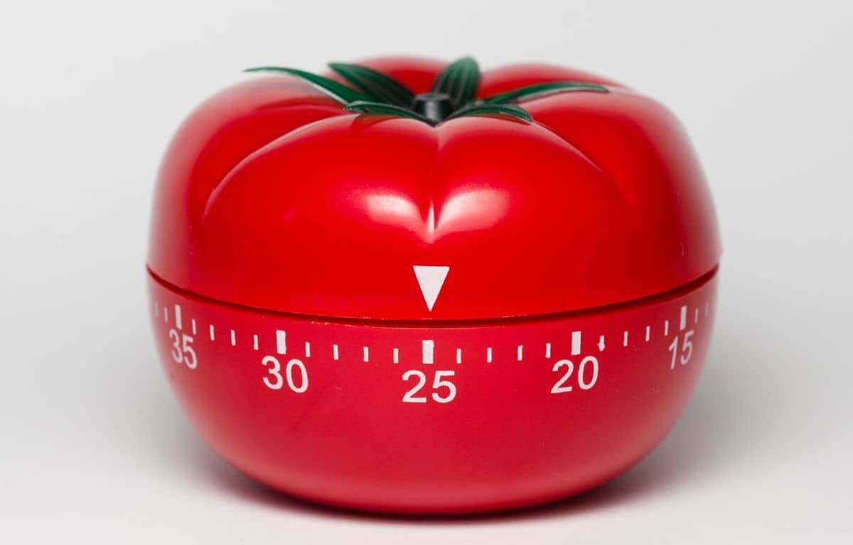 red tomato clock using the Pomodoro Technique