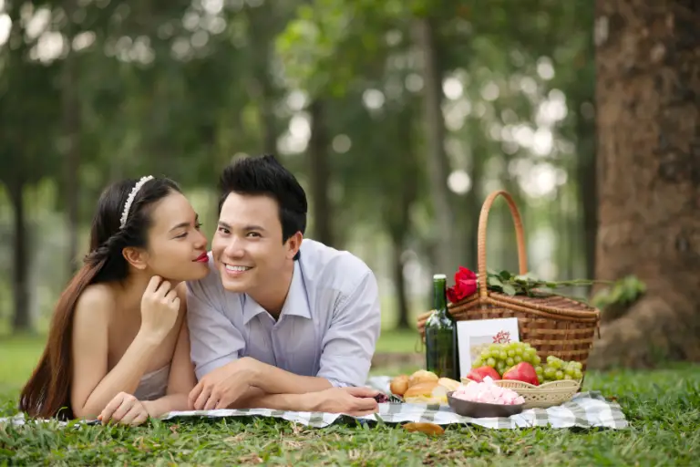 14 Romantic Valentines Picnic Ideas for Special Couples
